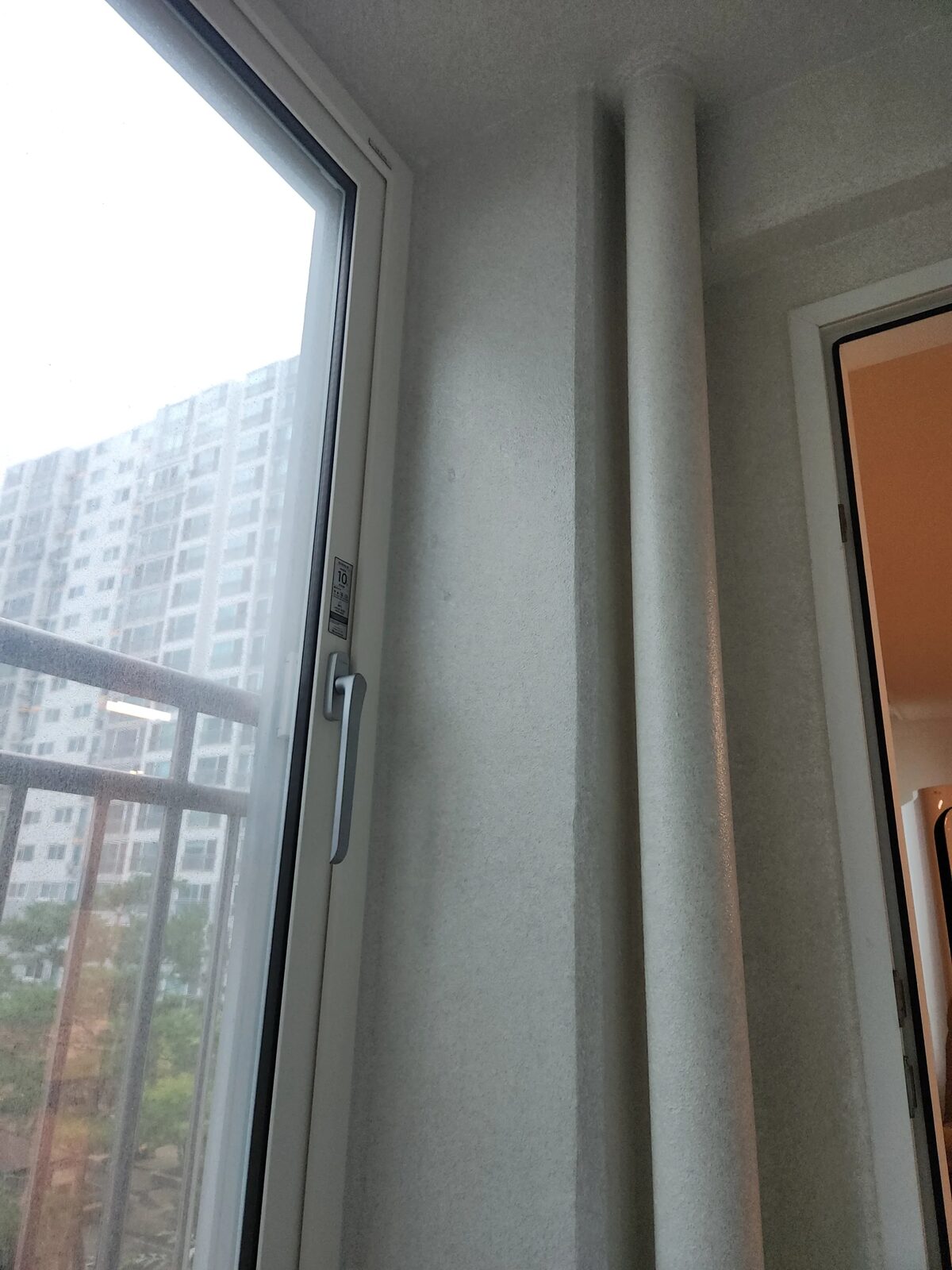 시공 전 - 기흥구 완강기 설치 — 소방법 기준에 맞춘 앵커 고정 작업 집사이지